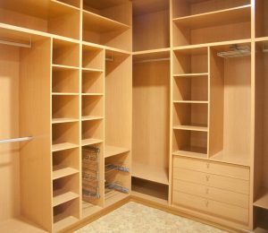 Vestidor de Madera en Malaga