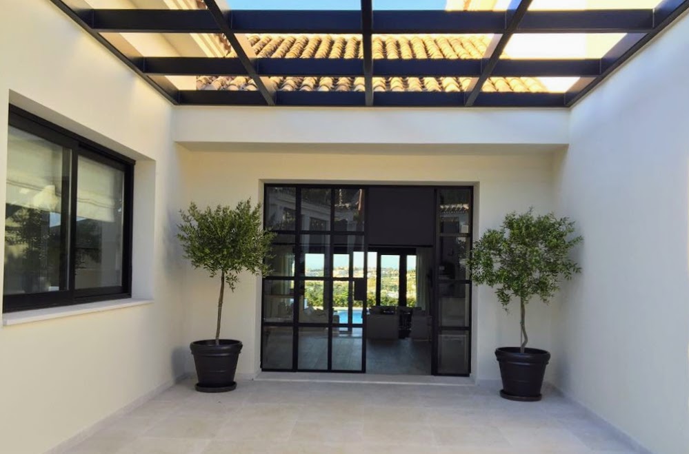 PERGOLA CON CERRAJERIA EN MARBELLA