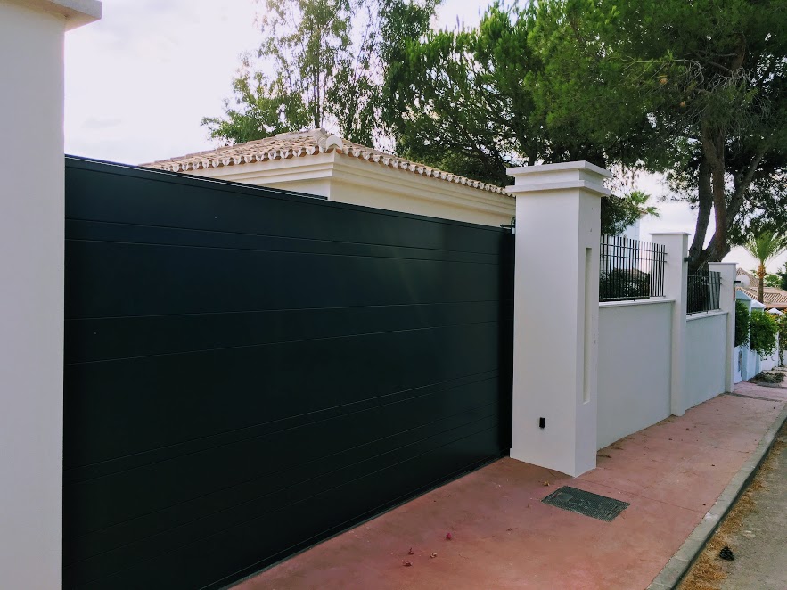 PUERTAS GARAJES MALAGA