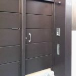 Puerta cuerterones metalicos