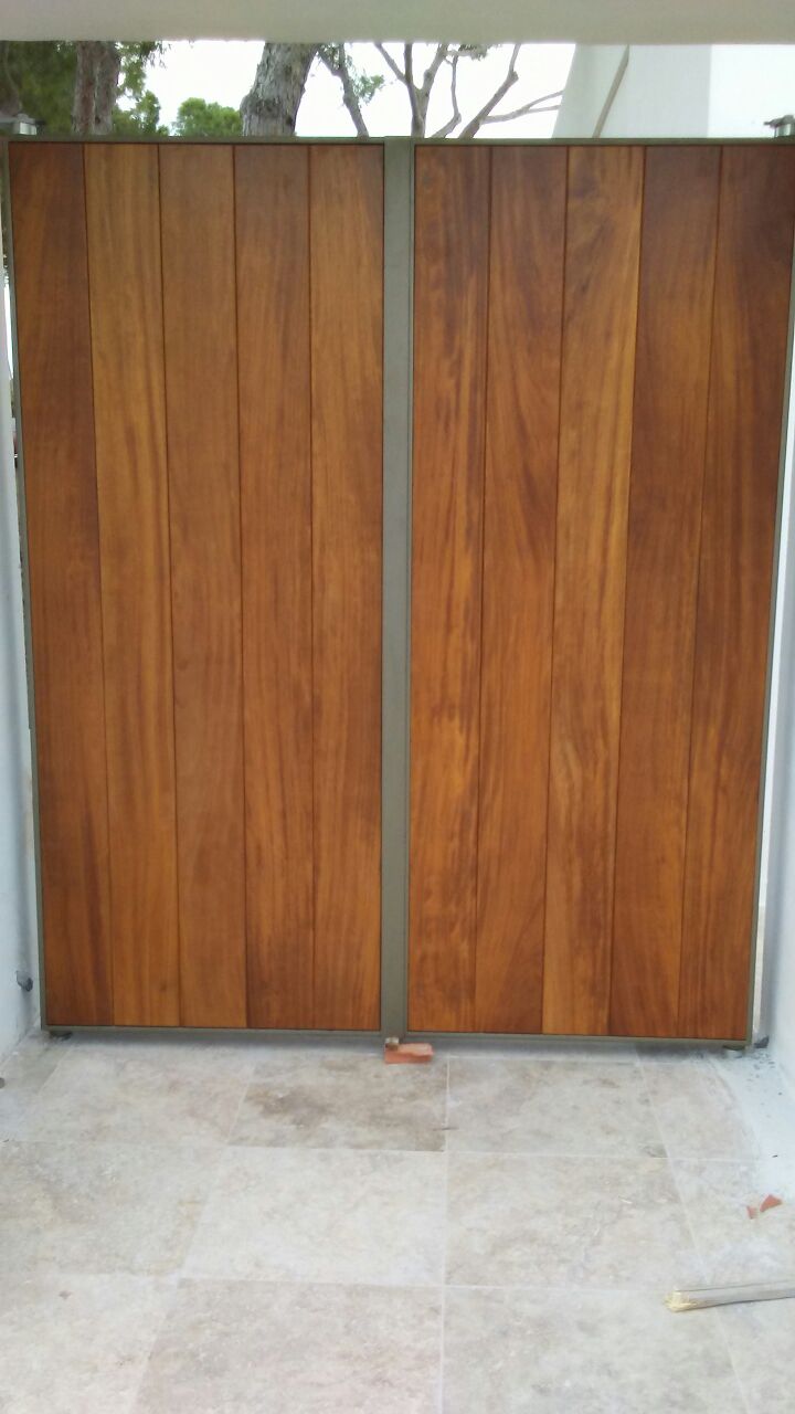 Puertas peatonales de madera