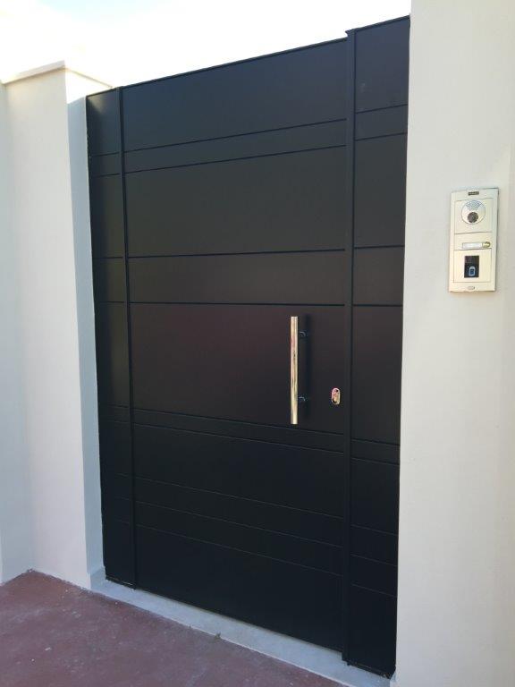 Puertas Peatonales Metálicas en Marbella