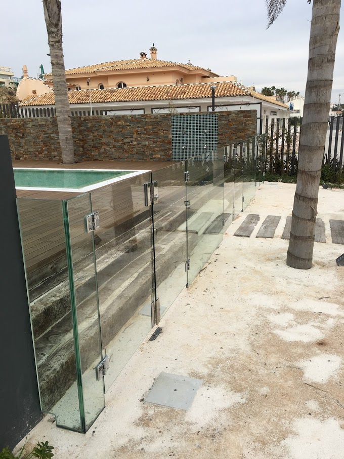 barandillas de vidrio en Benahavis