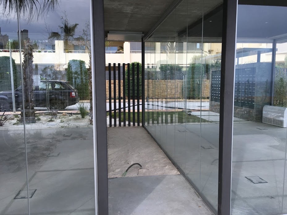fachada de vidrio